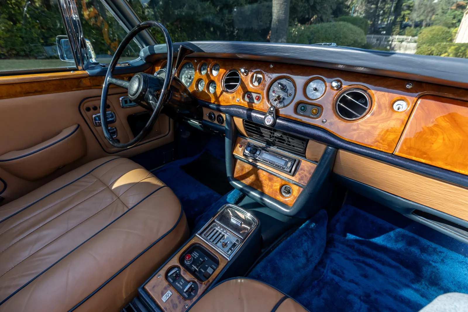 Rolls Royce Corniche (4)