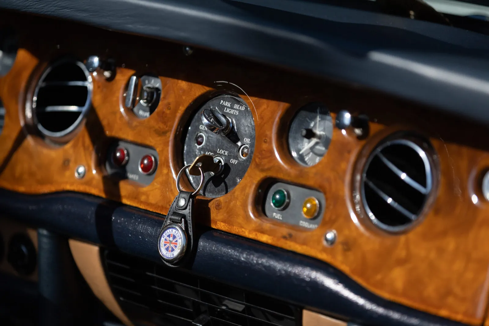 Rolls Royce Corniche (5)