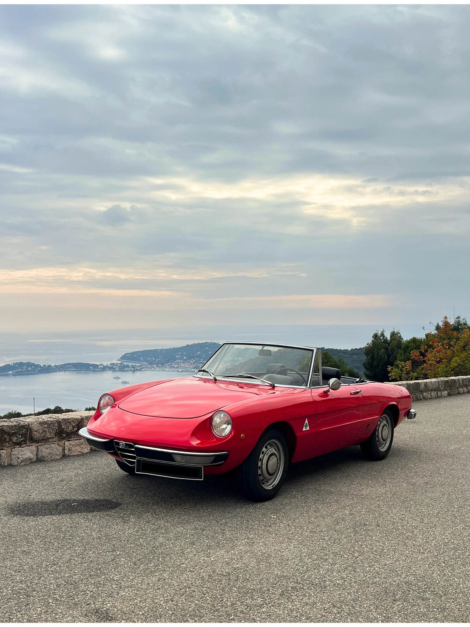 Alfa Romeo Spider classic car for rent french riviera